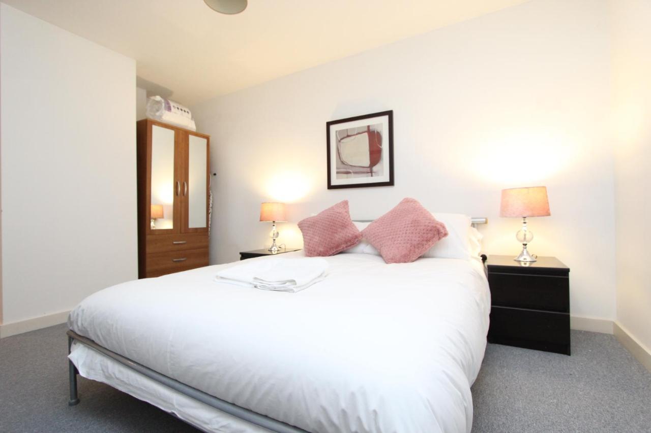 Spacious 1- Bedroom Apartment in E16 Londres Exterior foto