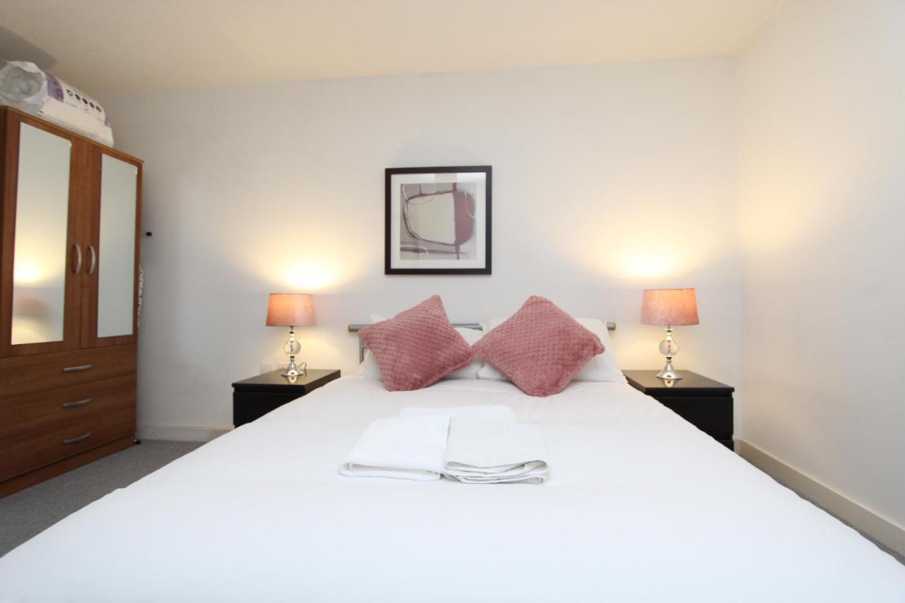 Spacious 1- Bedroom Apartment in E16 Londres Exterior foto